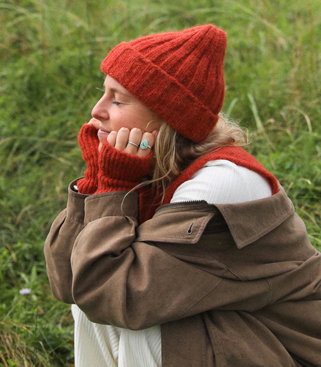 Hand-knitted Alpaca+Merino mid-finger glove - BRULÉE